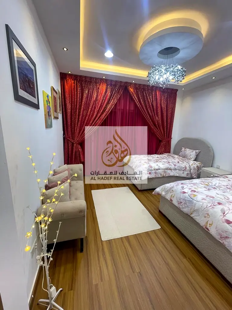 🏠 **للإيجار السنوي بالفرش – أبراج عجمان ون** 🔥  ✨ شقة مميزة ومفروشة بالكامل، مناسبة للعائلات وتتميز بمساحات مريحة وتجهيزات ممتازة.  🏡 **تفاصيل الشق