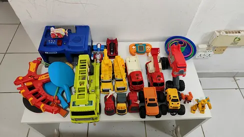Mixed lot of toy cars, trucks and action vehicles - used