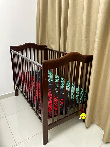Wooden Baby Crib (height adjustable) in Good Condition - with mattress