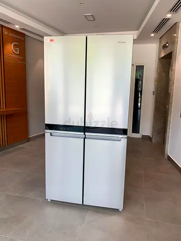 Model Whirlpool 4 Door Side By Side Fridge Freezer with Digital Clock
