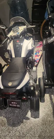 Kids electric ride-on motorcycle - good working condition