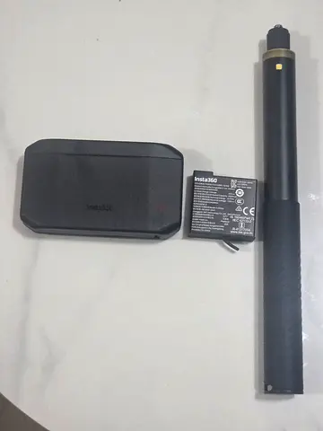 Insta 360 x6 Extreem battery , charging case and 114cm selfie stick.