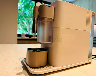 Nespresso Lattissima Touch Coffee Machine with Milk Frother - Great condition
