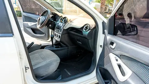 2015 FORD FIGO 照片 12