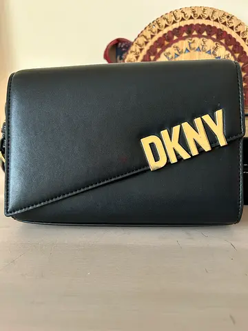 Black DKNY small leather crossbody/shoulder bag