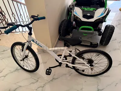 Used white 20-inch kids/teen mountain bike - good condition