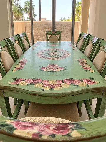 8 SEATER VINTAGE DINING TABLE (SEATS INCLUDED)
