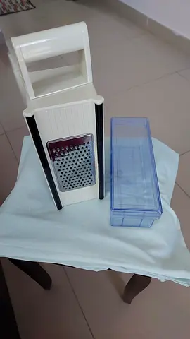 Handheld vegetable slicer and grater with container - light use