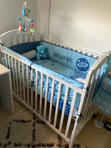 White Baby Crib with 3 adjustable hights