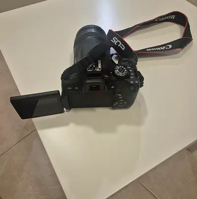 Canon EOS DSLR with zoom lens and flip-out screen - excellent condition