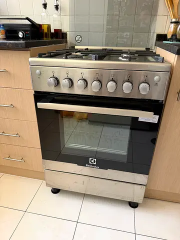 Electrolux stainless steel gas cooker with oven - good working condition