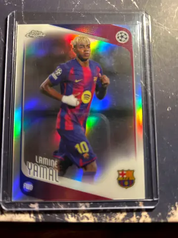 Lamine Yamal Topps Chrome Refractor #10 – Barcelona