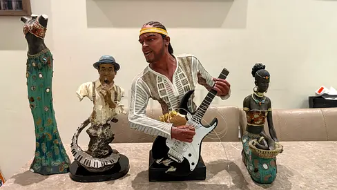 Table statues