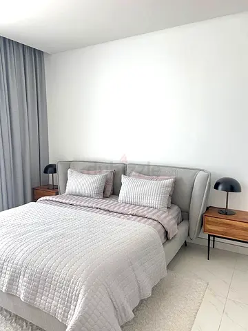 Bed size: 180 × 200 cm
Headboard width: 260 cm

The bed and mattress have been used for only one yea