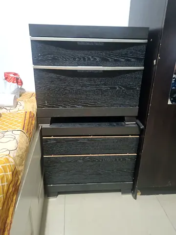Urgent sale - Dark wood 3-drawer chest and 2-drawer bedside set - used