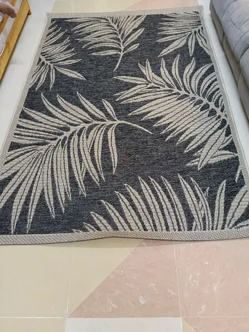Dark grey leaf-pattern area rug - good condition, 160x230cm (approx.)
