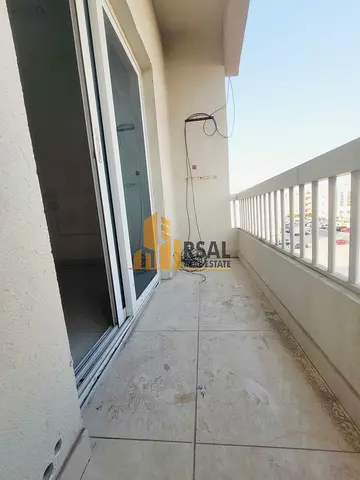 1 Bedroom Hall with balcony// on road building// prime location