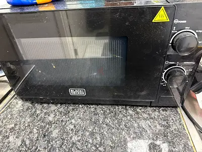 Black & Decker Countertop Microwave - Used, Working