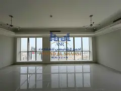 Luxurious 3BHK+Maid’s & Mesmerizing Panoramic Sea View!