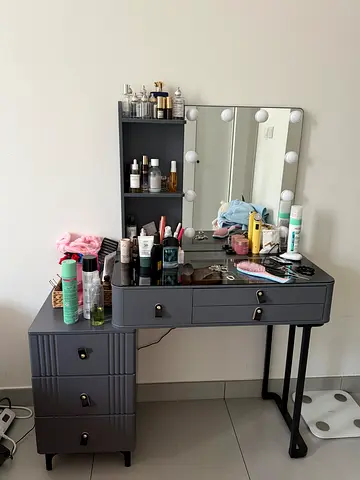Dressing table