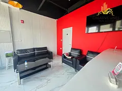 Fully fitted street view retail place available for rent