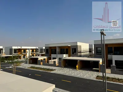 FOR SALE VILLA 5BHK + PARKING + GARDEN + MAIDROOM FREEHOLD