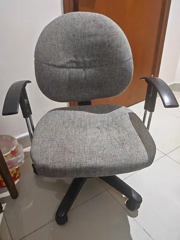 Free short office chair & shoes