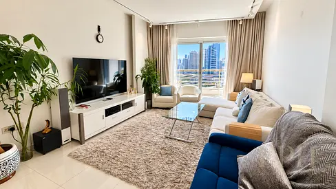 Vacant on Transfer | Renovated 2BR | Lake Views