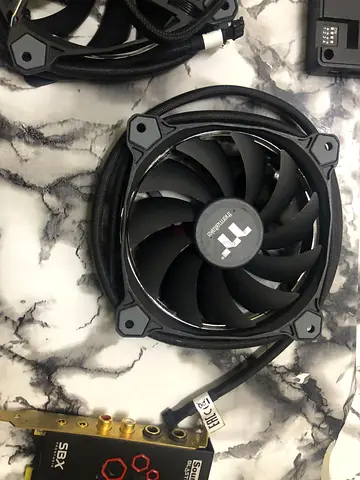 Riing 12 LED RGB Radiator Fan Sync Edition (3-Fan Pack) CL-F071-PL12SW-A and Creative Sound Blaster