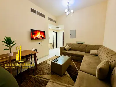 شقة فاخره ثاني ساكن.غرفتين وصالة مع بلكونه مفتوحه.عجمان الروضه 2 .مفروشه بالكامل للإيجار الشهري. الايجار يشمل الفواتير والإنترنت وموقف