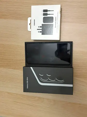 Samsung Galaxy S236 Ultra 256GB - Black with original box & charger
