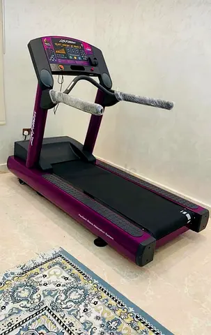 Life fitness treadmill