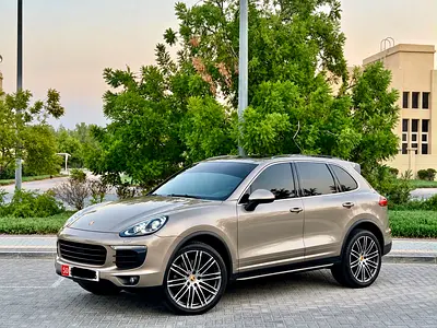 Stunning Porsche Cayenne S 3.6 V6 GCC Fully Loaded 2016 Meant condition