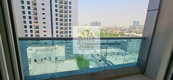 شقة غرفتين وصالة للإيجار السنوي في أبراج سيتي تاور بالنعيمية 2 بعجمان، مع بلكونة وتكييف مركزي وحمامين، بسعر 38 ألف ودفعات مرنة.