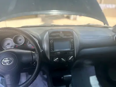 صورة 9 لـ 2005 Toyota RAV 4