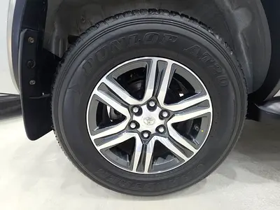 صورة 12 لـ 2023 Toyota FORTUNER