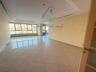 اربع غرف وصالة إطلالة بحرية 5 حمامات غرفة خادمة ماستر تكييف وباركينغ مجاني، جيم ومسبح مجاني، ساونا وجاكوزي، سعر مميز جدًا.