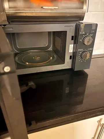 Giveaway price- Black & Decker Compact Countertop Microwave Oven - Good Condition