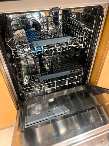 Electrolux Dishwasher – Excellent Condition