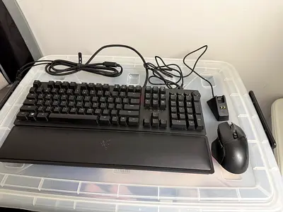 Razer Mechanical Keyboard with Wrist Rest + Razer Gaming Mouse (Wierless)