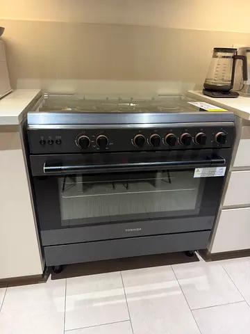 Toshiba 5-Burner Gas Cooker with Oven - Good Working Condition