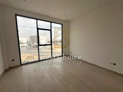 فيلا عائلية واسعة | طابقان | تصميم ممتاز | موقف خاص يتسع لسيارتين