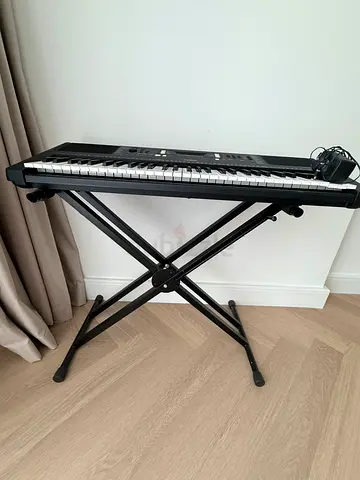 Yamaha PSR E363 Portable 61-Key Keyboard with Stand and carry bag - never used