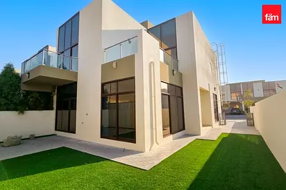 Near Clubhouse | Landscaped | Single Row | Corner