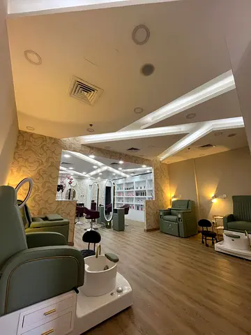 Ladies Beauty Lounge in Arjan for Sale