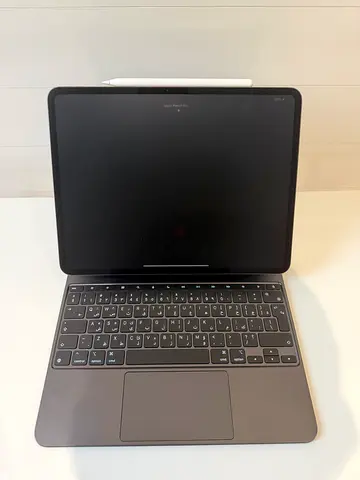 iPad Pro 13 inch M5 1tb + Magic Keyboard + Pencil Pro + Magnetic back case + Apple Care+ 2 years