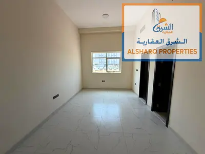 New building – first occupant – very spacious – separate kitchen – central air conditioning – maintenance covered by the landlord.