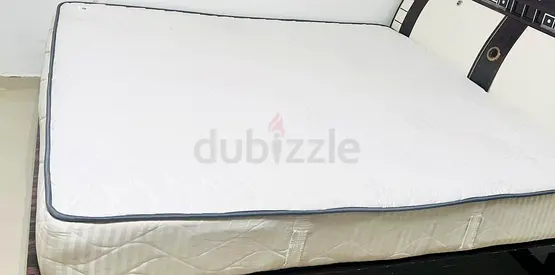 Queen size mattress in good condition - used, firm support
