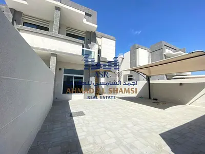 Like a Brand New 4 Bedroom Villa || Private Lawn || Covered Parking || Ready To Move