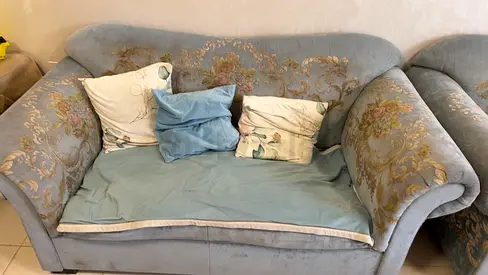 Used 3-seater fabric sofa with floral pattern - good condition scrabe